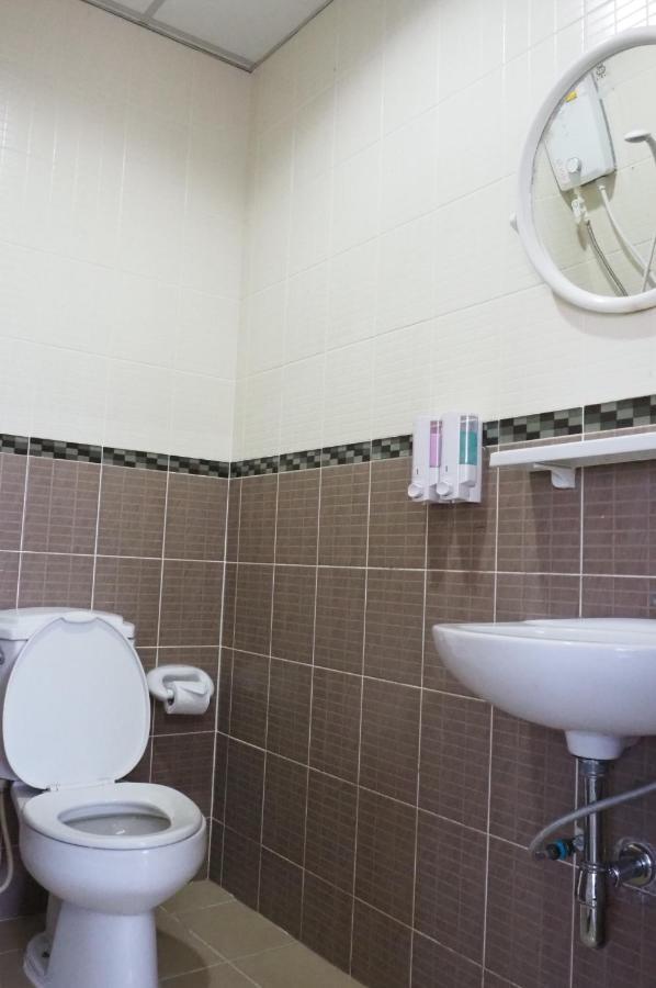 Uh Hostel Bangsaen Dış mekan fotoğraf
